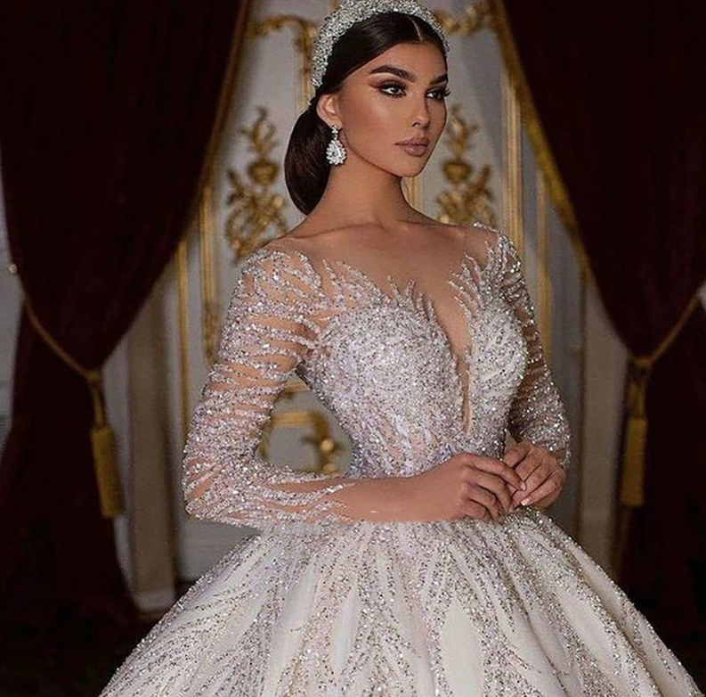 Exquisite V-Ausschnitt Prinzessin Brautkleid mit Pailletten