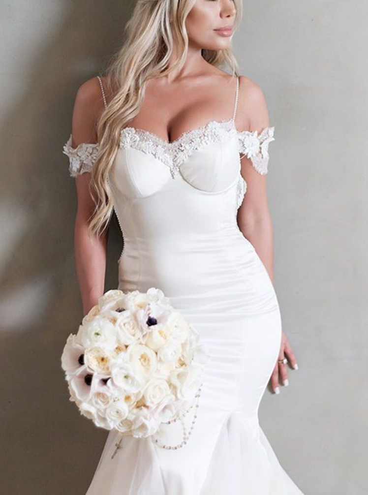 Meerjungfrau Trompeten Brautkleid mit Spaghettiträger Blumen und Schleppe