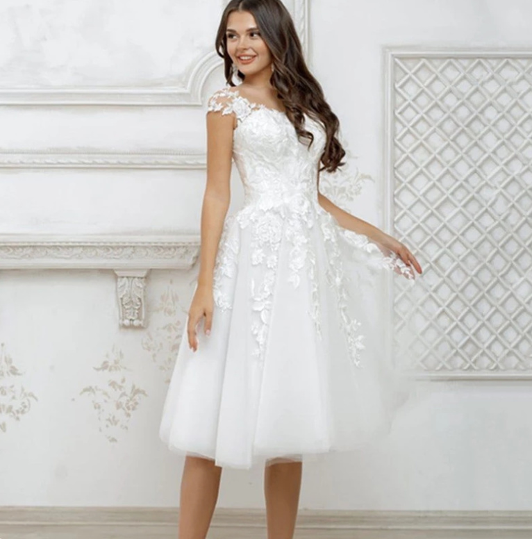Elegantes Tüll Brautkleid Christa Wadenlang mit Blumenspitze
