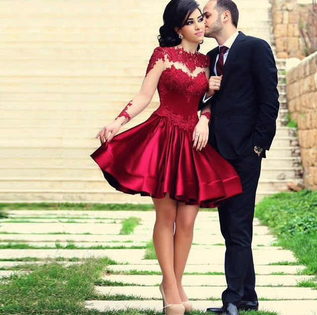 Kurzes Mini Cocktailkleid Isabella für Hochzeitsgäste in Weinrot mit Spitze