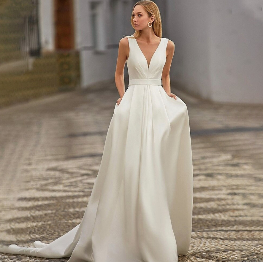 A Linie Satin Brautkleid Abbey Hochzeitskleid mit V Ausschnitt und Schleppe