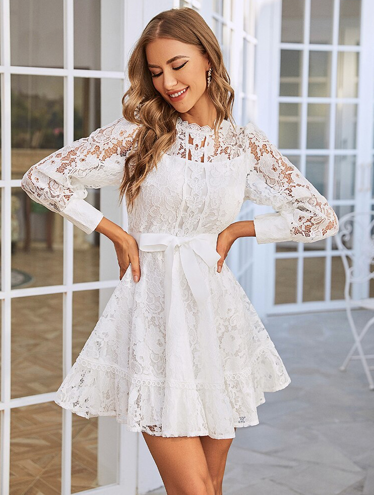 Kurzes Minikleid für den Standesamt Elegant in Weiß
