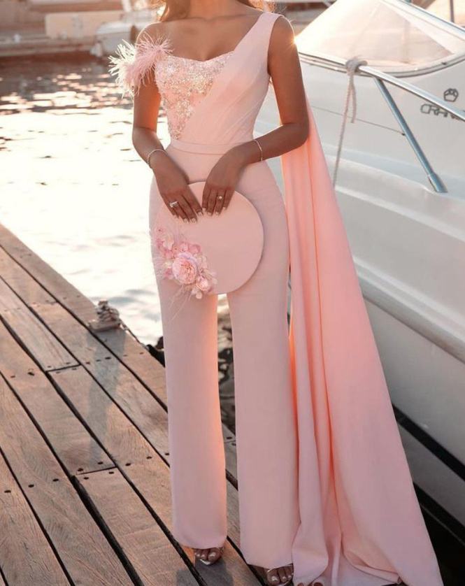 One Shoulder Jumpsuit Einteiler für Hochzeitsgäste in Zartrosa lang Elegant