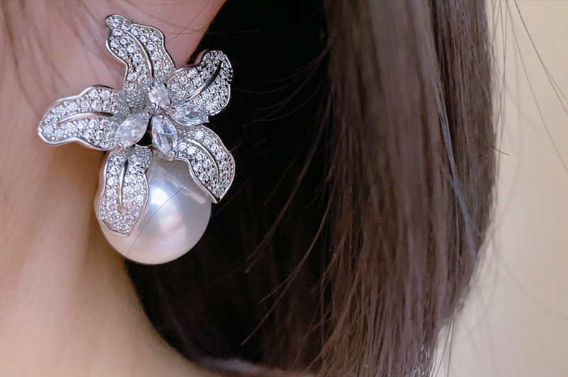 Elegante Blumen Kristall Braut Ohrringe mit Perlen