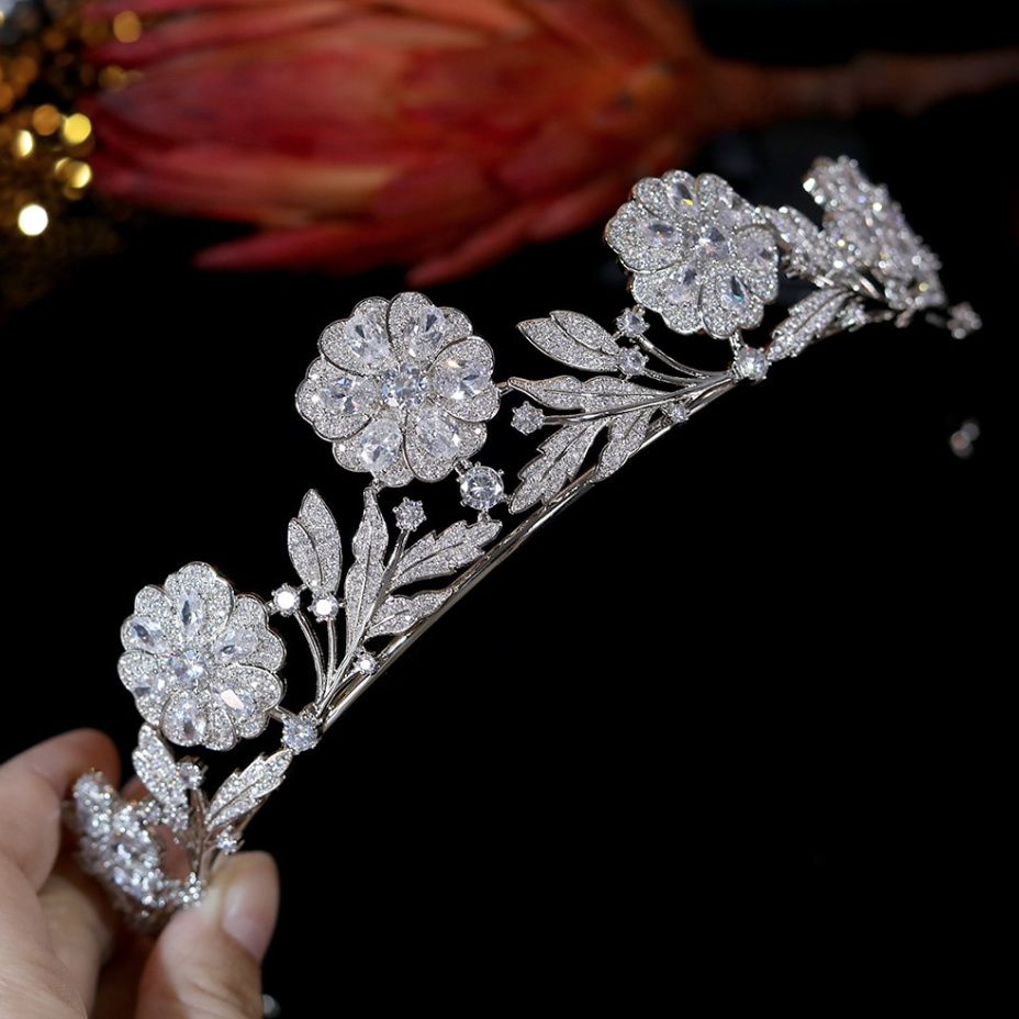  Kristall Braut Tiara Diadem Ella Romantisch mit Blumen in Silber