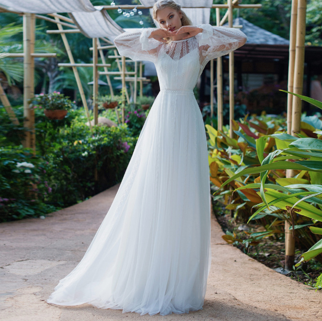 Boho Style Langarm Brautkleid Gilliane mit Tüll Ärmel Bodenlang