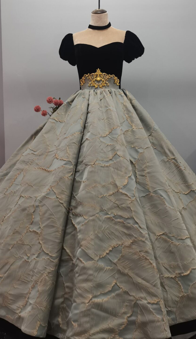 Zweifarbiges Vintage Style Brautkleid mit Puffärmel und Applikationen