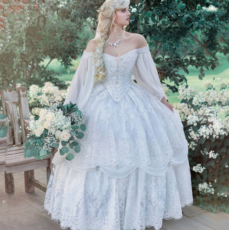 Schulterfreies Viktorianisches Brautkleid Ilse mit Spitze in Weiß
