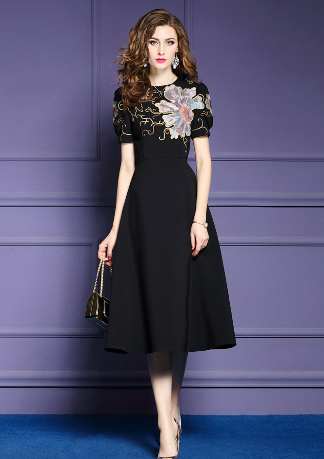 Elegantes A-Linie Kleid für Hochzeitsgäste in Schwarz mit Stickereien