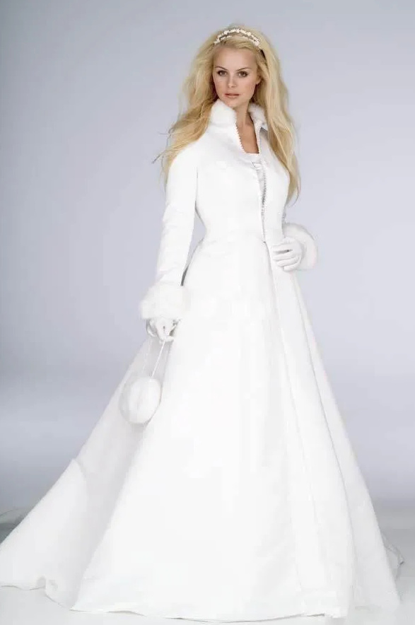 Langarm Brautkleid für den Winter mit Kunstpelz Bodenlang
