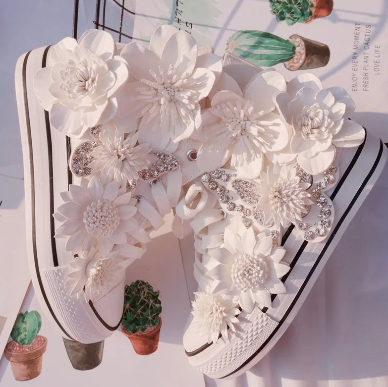 Flache Boho Braut Sneakers Hochzeitsschuhe in Weiß mit Strass Blumen bis Gr 43