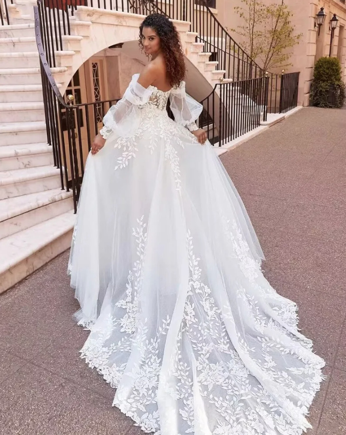 Schulterfreies Boho Brautkleid Marcy mit Spitze und Schleppe