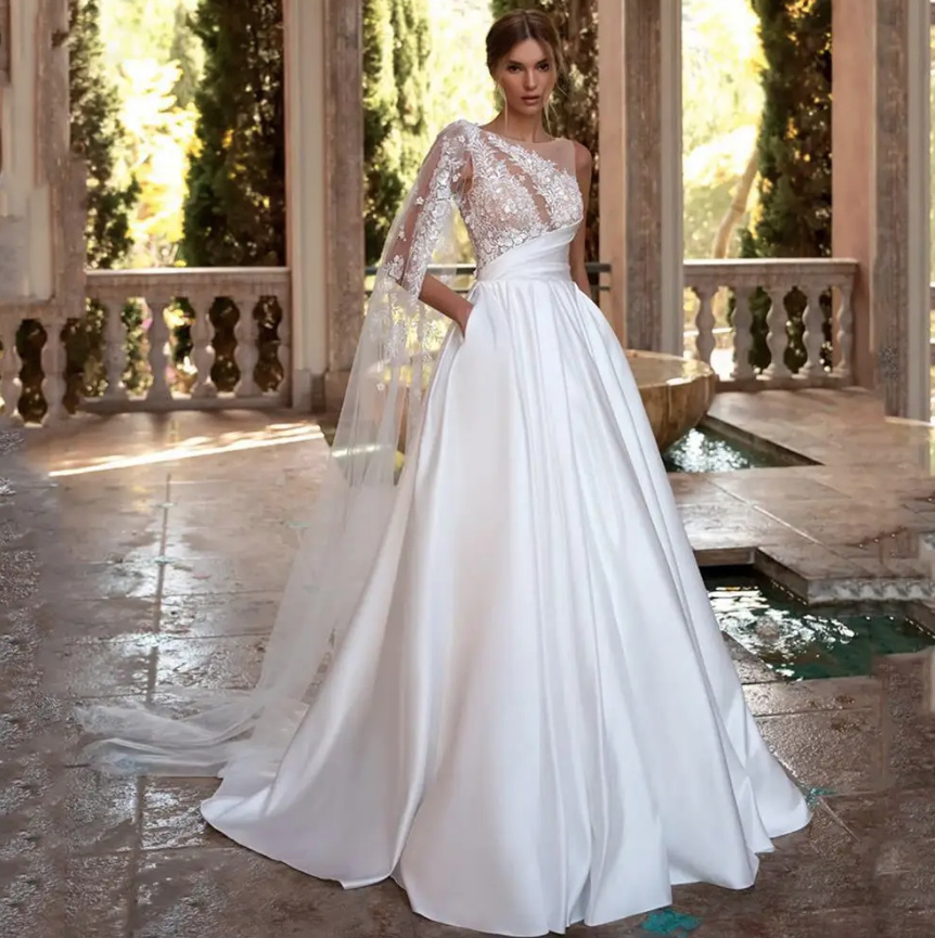 A Linie One Shoulder Brautkleid Nathaly mit Stola und Tattoo Spitze