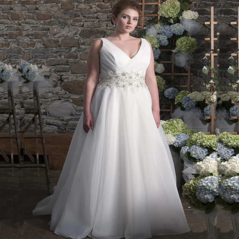 A Linie V Ausschnitt Brautkleid Aenna mit Perlen Schärpe
