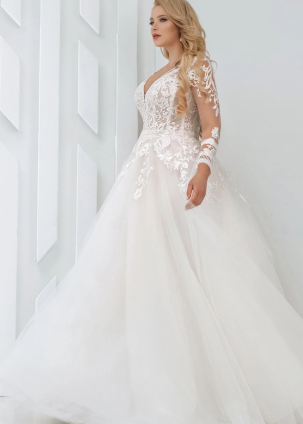 Plus Size Brautkleid Annabelle mit Tattoo Spitze und Ärmel