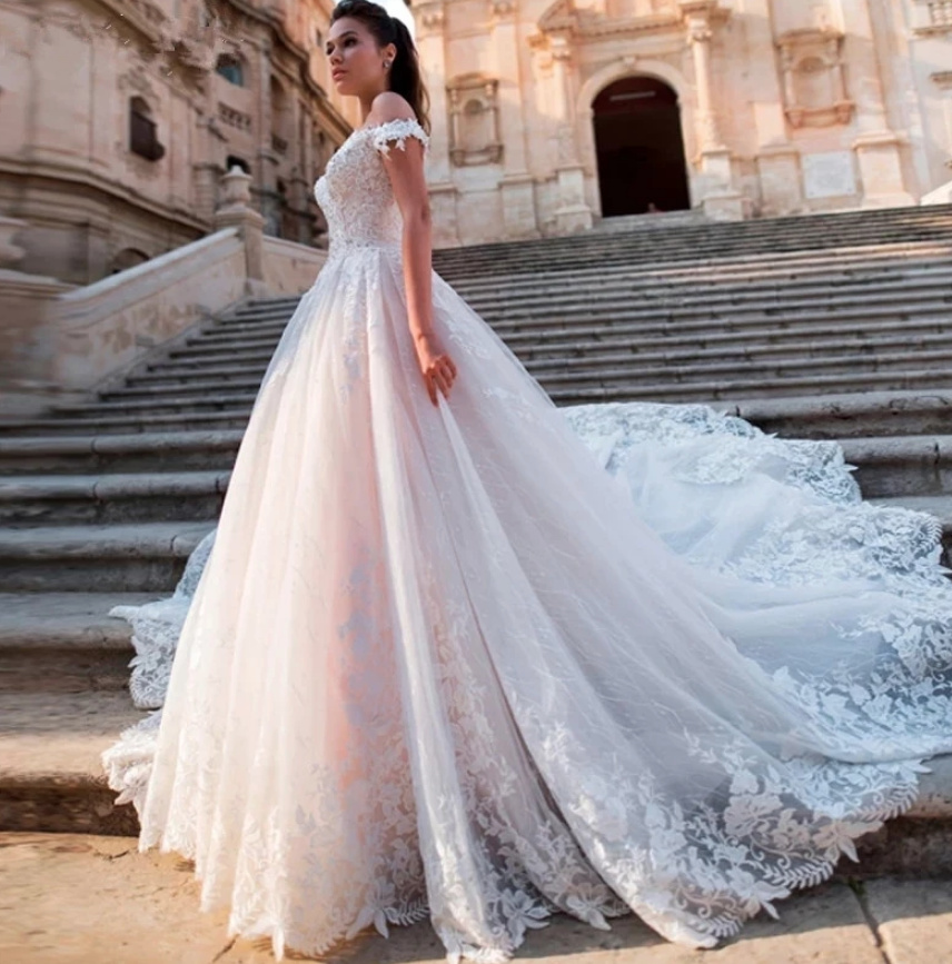 A Linie Brautkleid Antigone Schulterfrei mit Blumenspitze