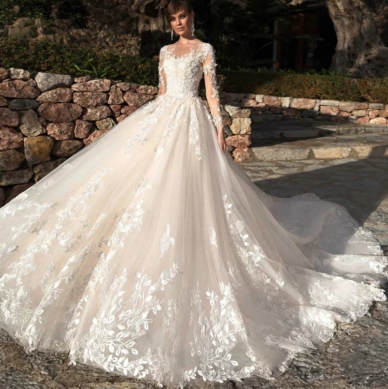 A Linie Langarm Luxus Brautkleid Alysa mit Blumenspitze und Schleppe