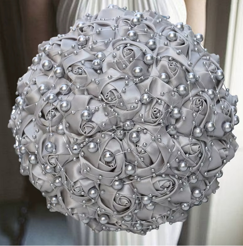 Brautstrauss Clementine Rund in Silber
