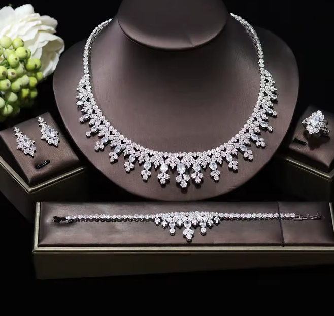 Luxus Zirkonia Brautschmuck Set Cami Silber Fünfteilig