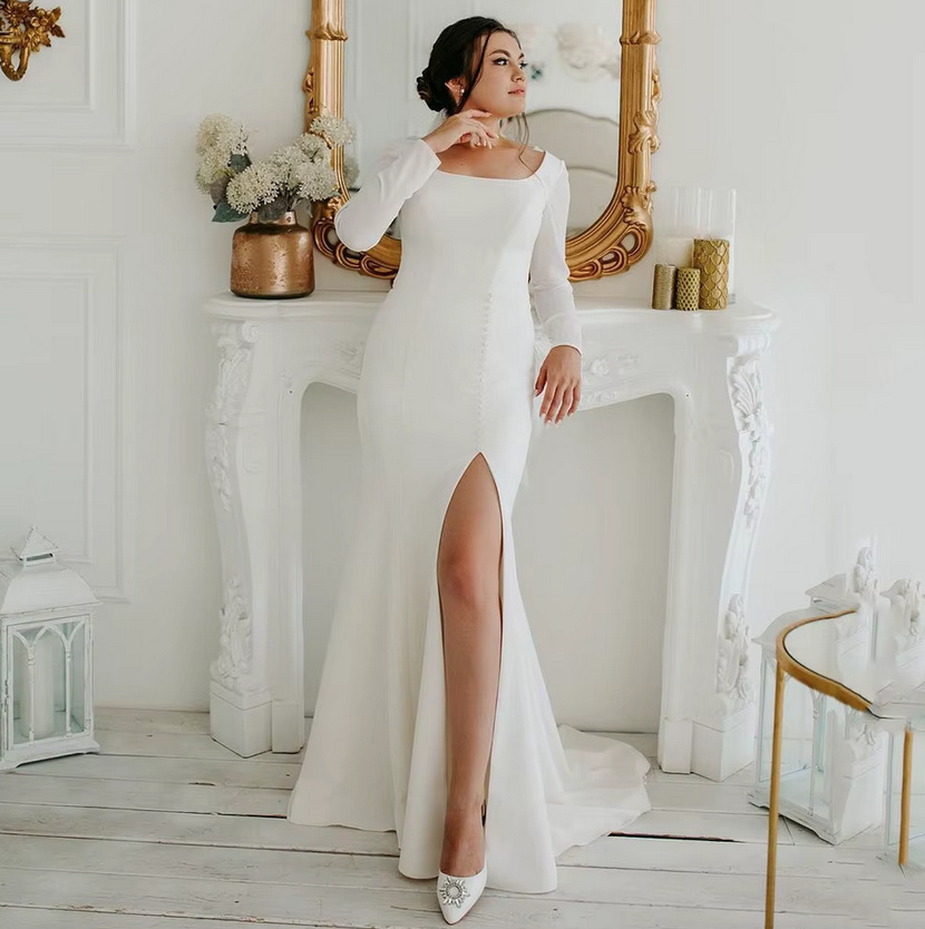 Fit and Flare Brautkleid Devi mit Sexy Schlitz und Schleppe