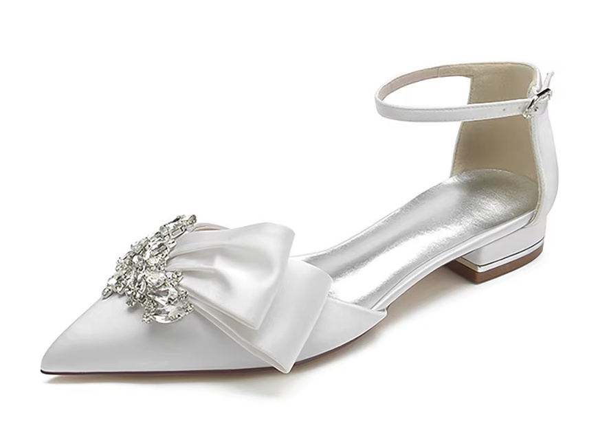 Blockabsatz Spitz Brautschuhe Gina mit Strass und Knöchelriemen