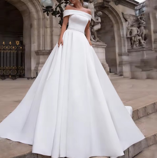 Schulterfreies  A Linie Brautkleid Heike mit Schleife