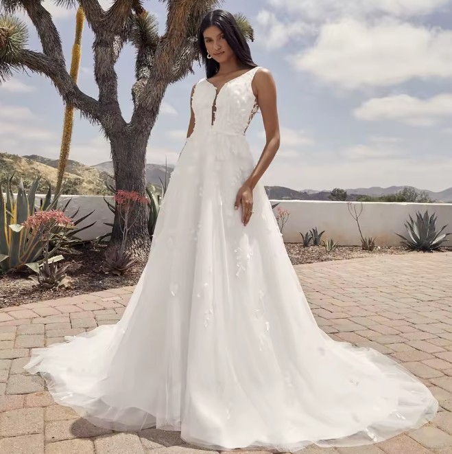 Ärmelloses A Linie Brautkleid Hellena mit Tüll Schleppe und Spitze