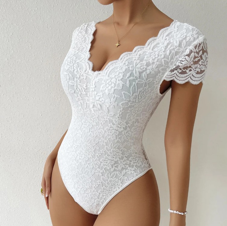 Kurzarm Body Helena für die Braut aus Spitze in Weiß 