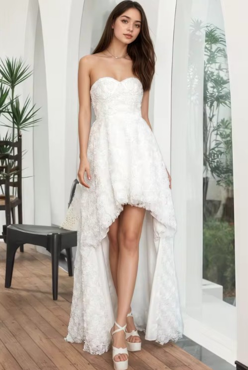 Schulterfreies Vokuhila Brautkleid Hege aus Spitze Vorne Kurz Hinten Lang