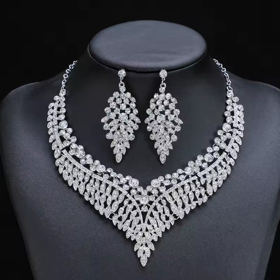 Exquisite Silber-Kristall-Wassertropfen Brautschmuck Set Halskette mit Ohrringe