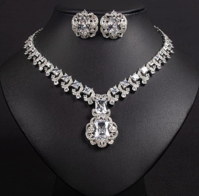 Zikron Brautschmuck Set Ilse Halskette mit Ohrringe Silber