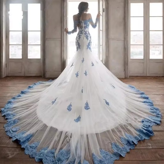 Fit and Flare Brautkleid Jael mit Blaue Spitze und Schleppe