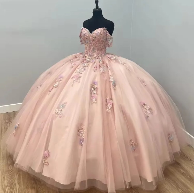 Schulterfreies Prinzessinnen Brautkleid in Rosa mit Blumen Spitze