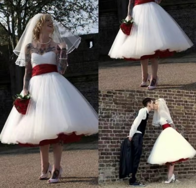 Rockabilly Brautkleid Janine Wadenlang mit Rote Schärpe