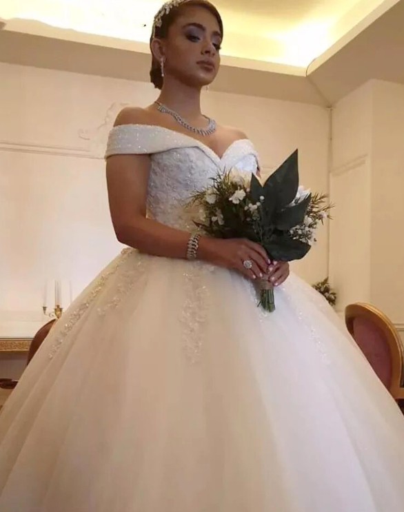 Schulterfreies Ball Linie Brautkleid Jolyne mit Spitze und Stickereien Lang