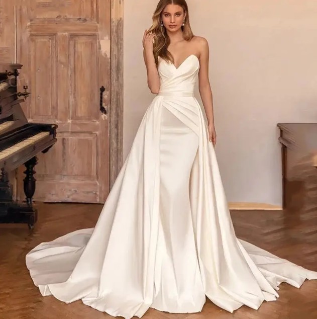 2 in 1 I Linie Brautkleid Jarina mit Abnehmbarem Schleppe