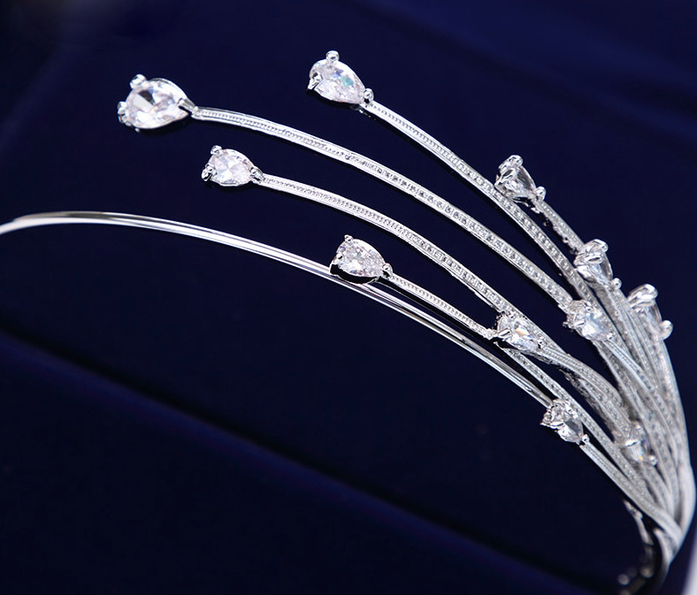 Shinny Braut Tiara Andriane in Silber Unregelmäßig