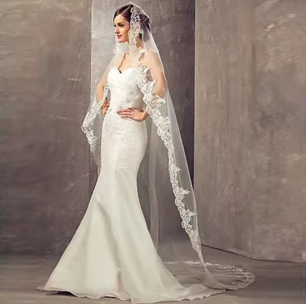 Braut Schleier Juliana mit Spitze in Weiß