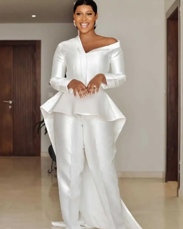 Langarm Satin Overall Jumpsuit Kristin mit Schleppe