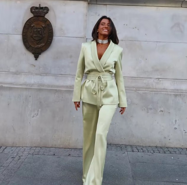 Damen Satin Zweiteiler – Blazer mit Gürtel und eleganter Hose für Hochzeitsgäste