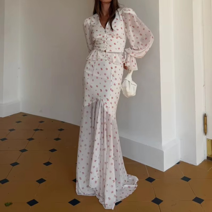 Elegantes Damen-Zweiteiler mit V-Ausschnitt und Langarm-Rüschenoberteil – langer Maxi-Rock mit Blumendruck für Hochzeitsgäste