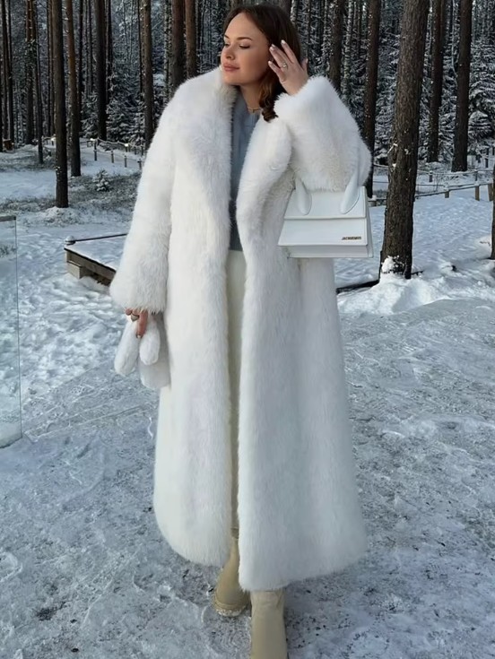 Eleganter Winter-Kunstpelzmantel mit Federn für die Braut – Luxuriöse Brautjacke