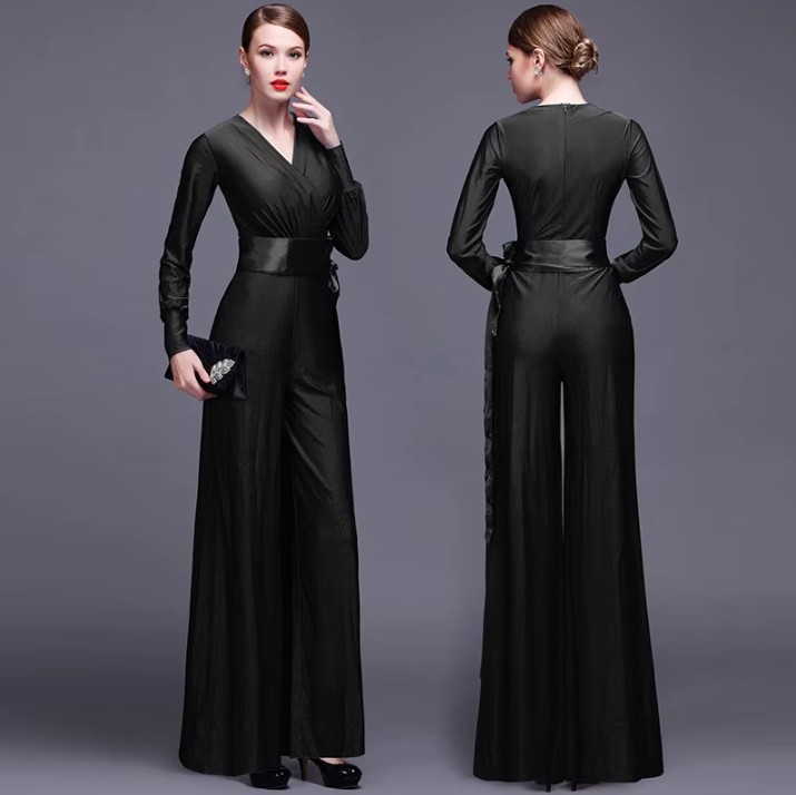 Damen Jumpsuit in Schwarz - V-Ausschnitt, Gürtel & Weites Bein