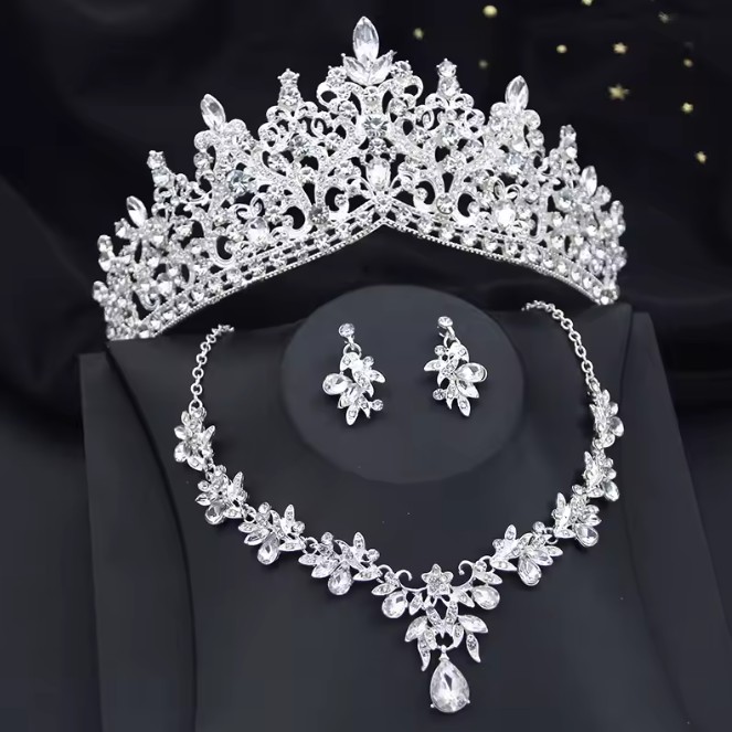 Silbernes Brautschmuck-Set mit Diadem, Halskette und Ohrringen