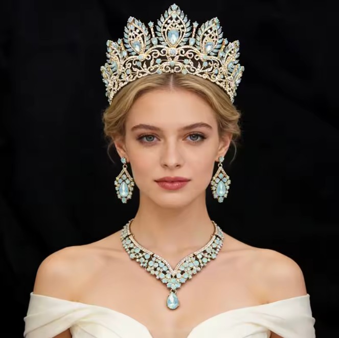 Opalgrünes Brautschmuck-Set mit Diadem, Halskette & Ohrringen