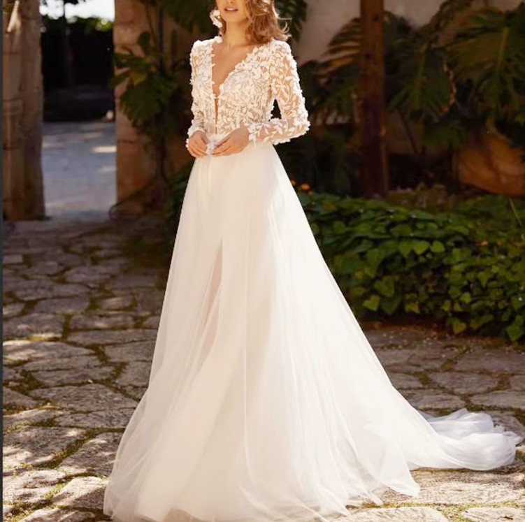 Boho Brautkleid mit floraler Spitze – Romantisches A-Linien-Tüllkleid mit V-Ausschnitt