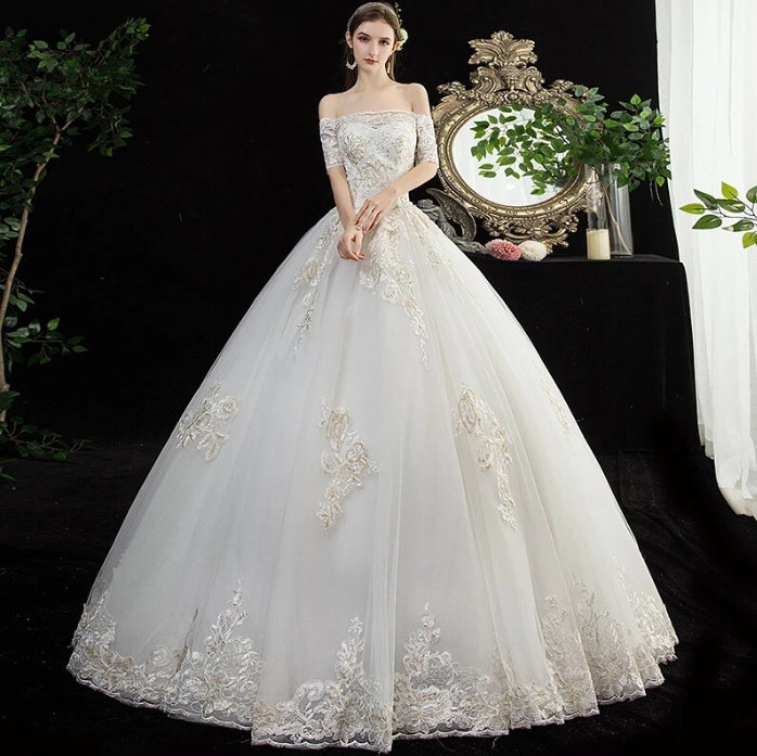 Ball Linie Brautkleid Benedicta mit Blumenstickereien Schulterfrei