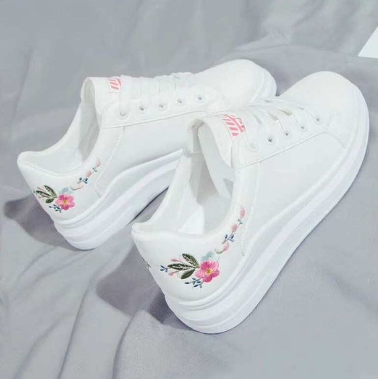 Braut Sneakers in Weiß mit Blumen Stickereien