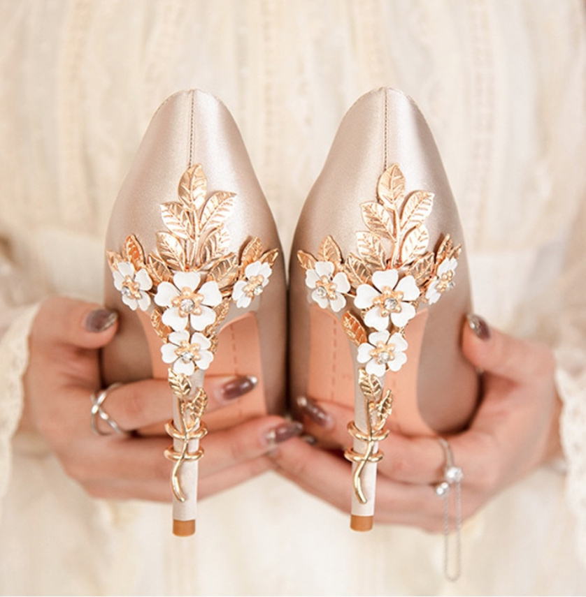 Luxus Brautschuhe Hochzeitsschuhe mit 3D Metall Blumen in Champagne