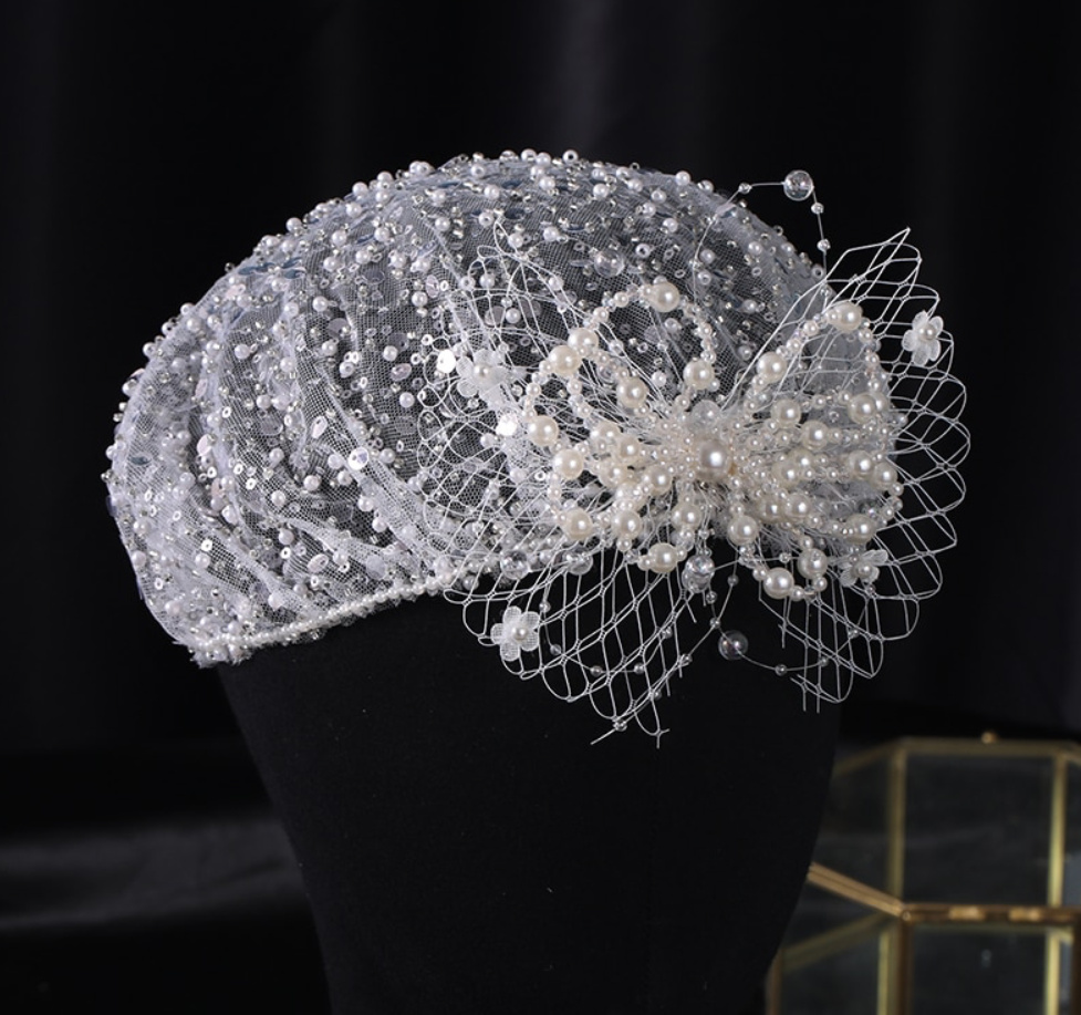 Vintage Style Brauthut mit Perlen und Pailletten